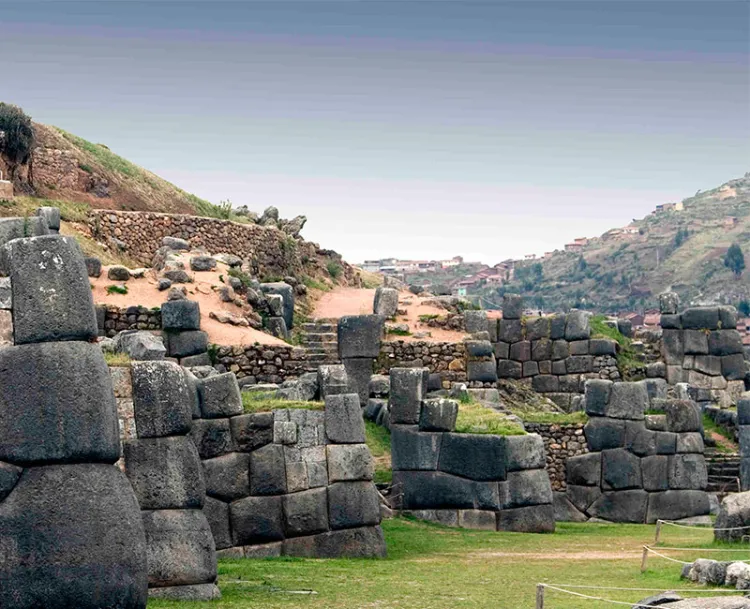 Sacsayhuaman-How-many-days-and-where-to-stay-in-Cusco-before-Inca-Trail